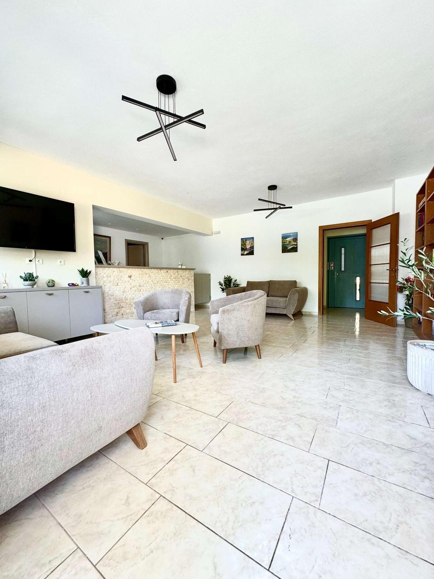 Manolis Apartments Плакиас Экстерьер фото